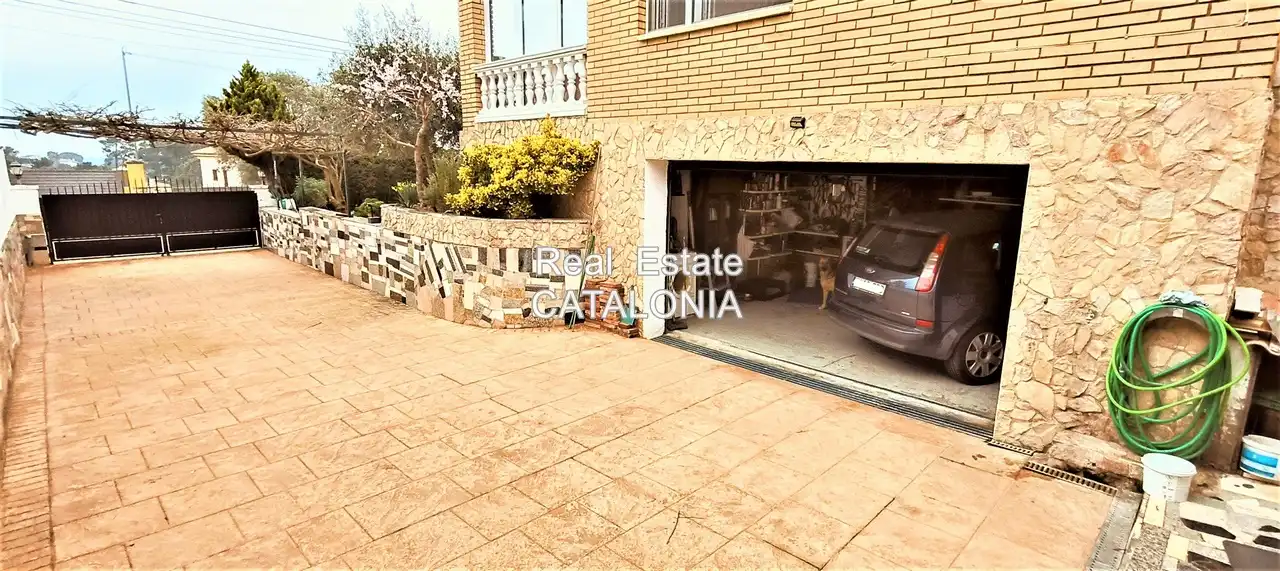Vista exterior de Casa o xalet en venda en Lloret de Mar amb Calefacció, Jardí privat i Terrassa