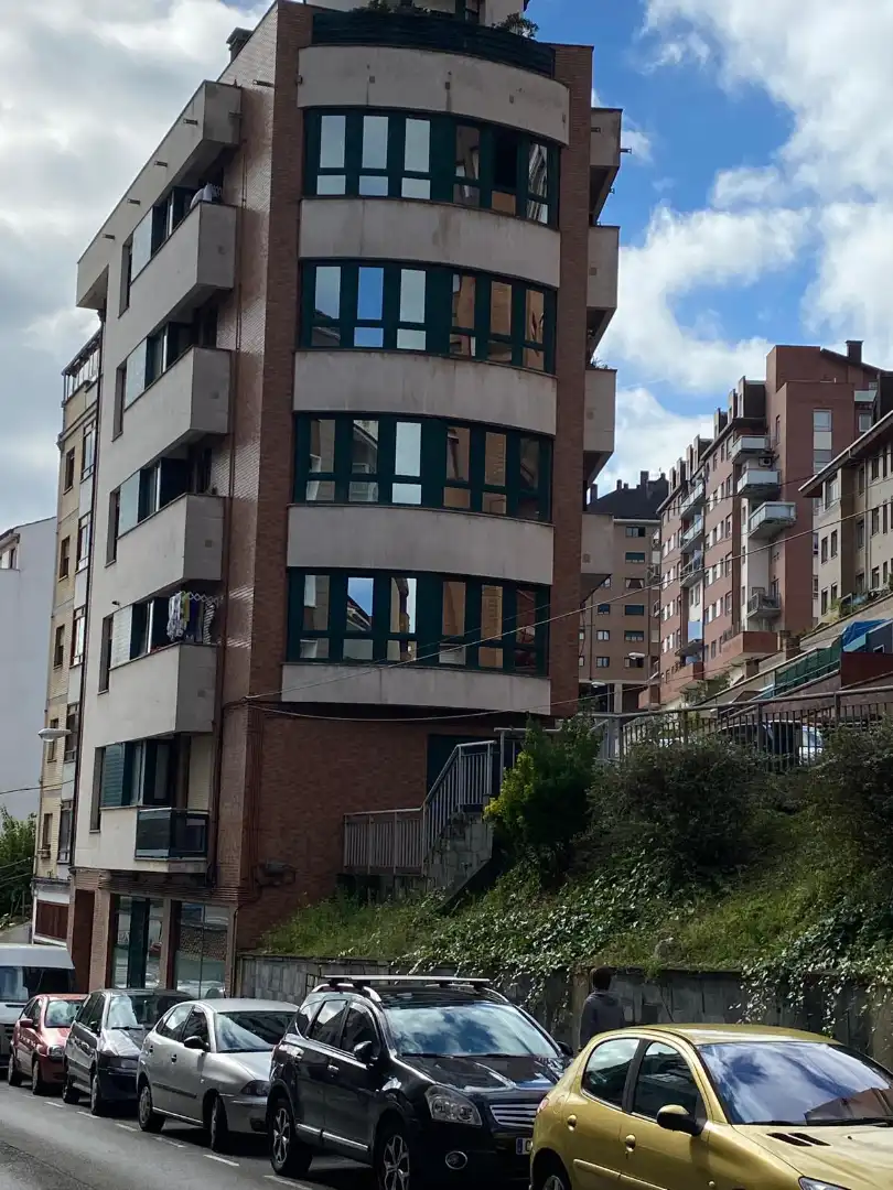 Vista exterior de Piso de alquiler en Oviedo  con Calefacción, Parquet y Amueblado