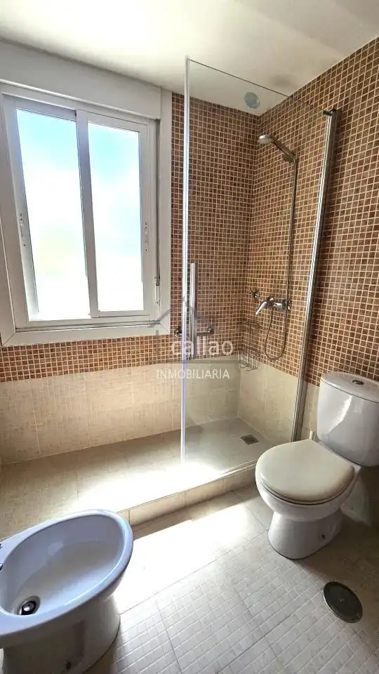 Badezimmer von Wohnung zum Verkauf in Narón mit Heizung, Abstellraum und Möbliert