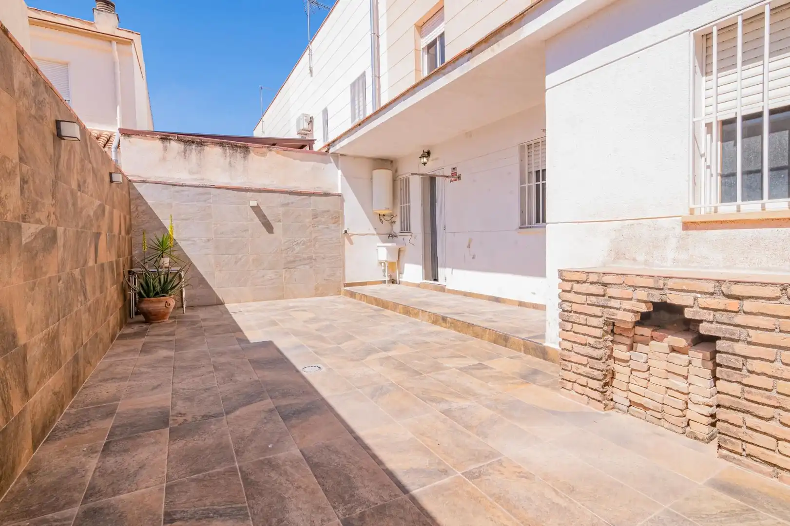 Exterior view of Detached homes for sale in Cúllar Vega  with Storage room and Alarm