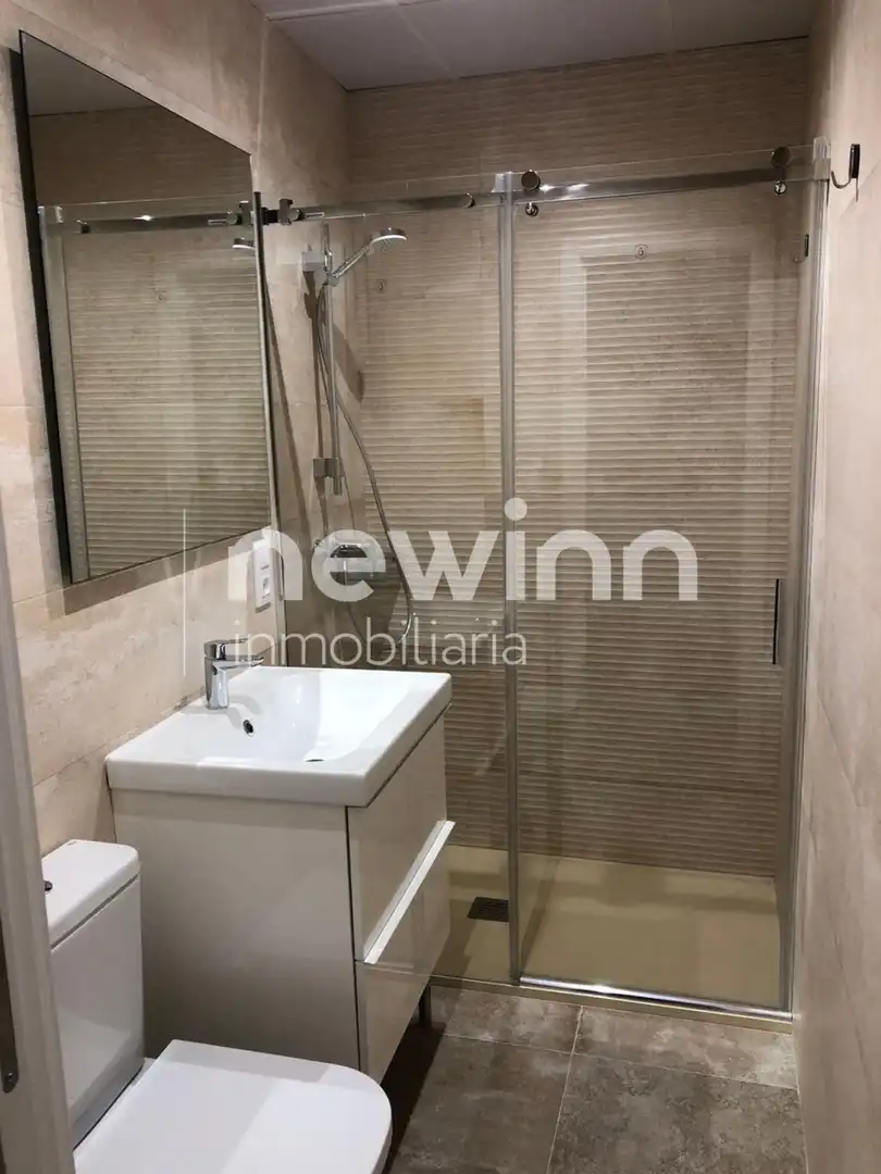 Badezimmer von Wohnungen zur Miete in Córdoba mit Klimaanlage und Möbliert