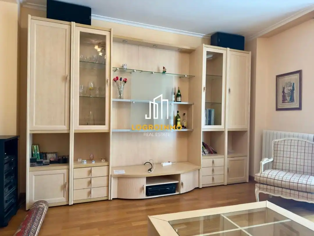 Sala d'estar de Casa o xalet en venda en Oyón-Oion amb Calefacció, Terrassa i Moblat