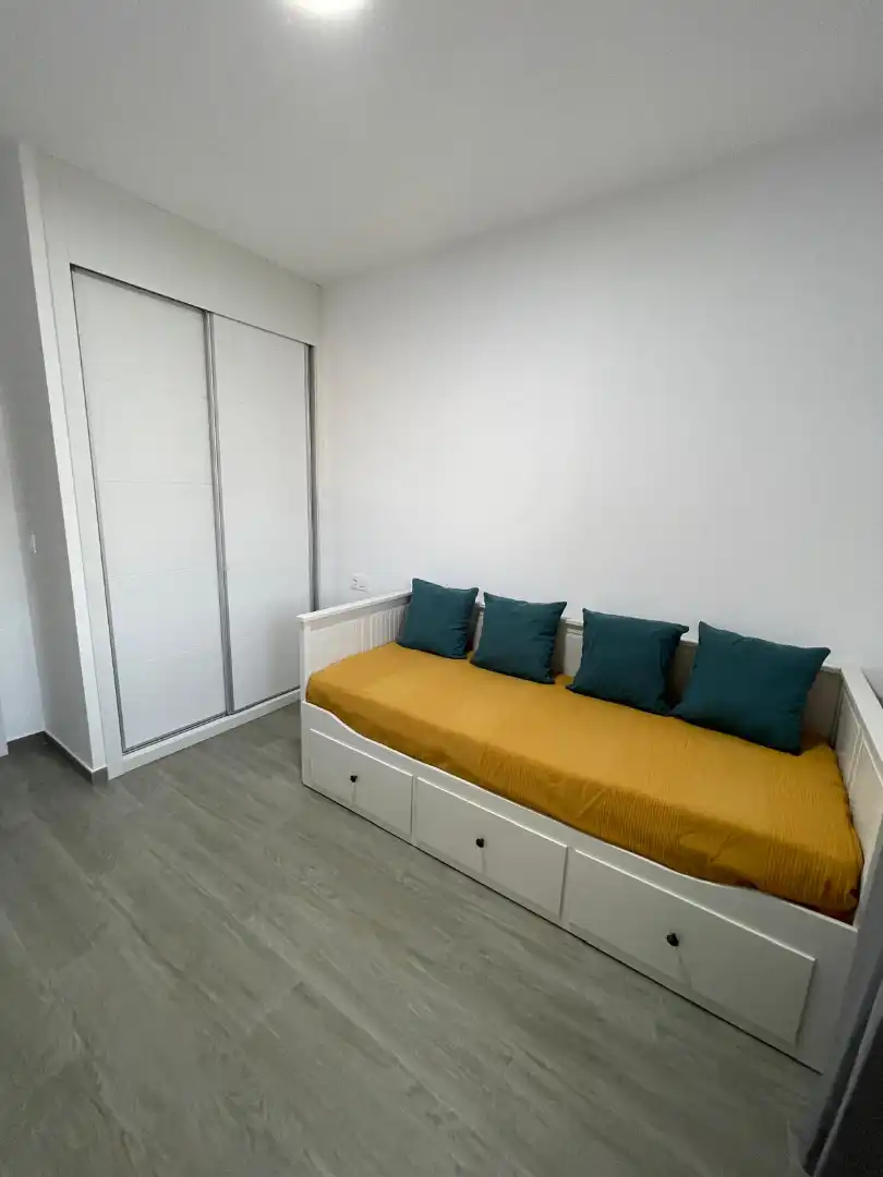Schlafzimmer von Wohnung zur Miete in La Rinconada mit Klimaanlage, Heizung und Terrasse