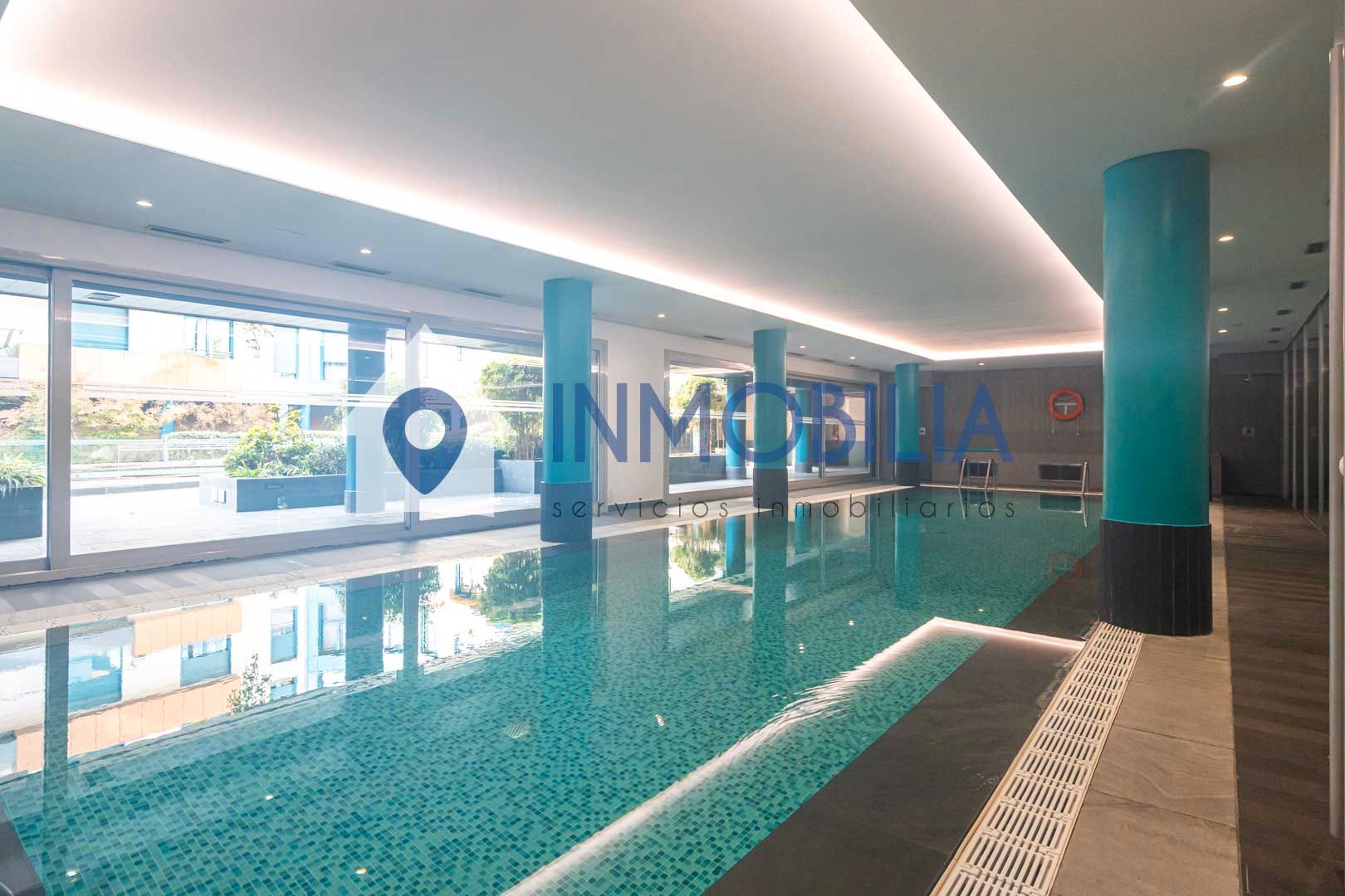 Swimming pool of Flat for sale in  Madrid Capital  with Air Conditioner, Heating and Storage room