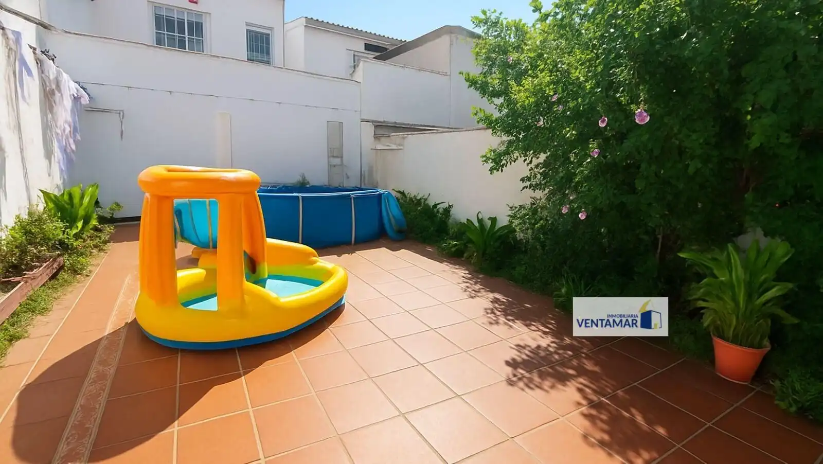 Piscina de Casa adosada en venta en Castellar de la Frontera con Jardín privado, Trastero y Balcón