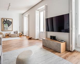 Living room of Flat for sale in  Madrid Capital  with Air Conditioner, Heating and Storage room