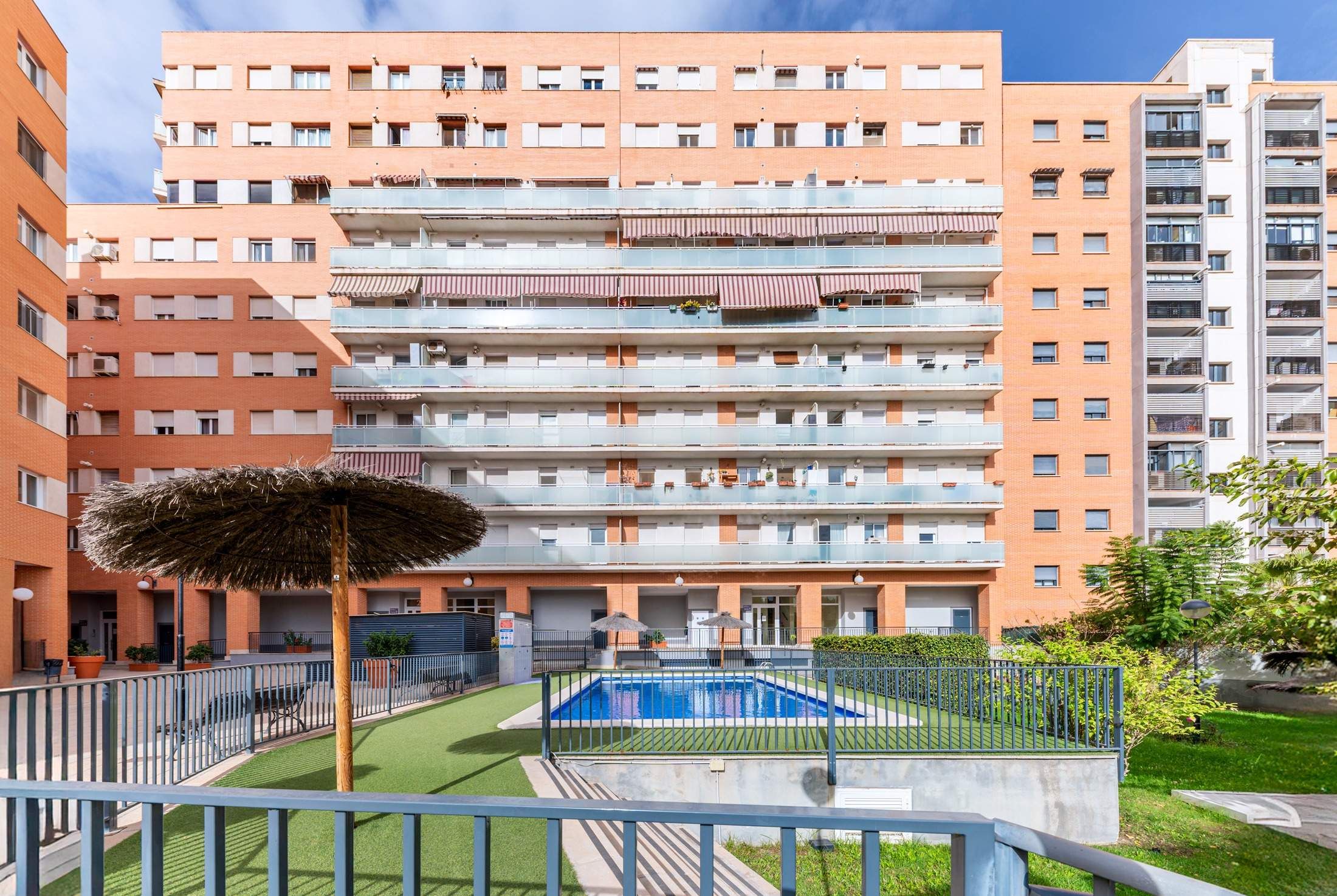 Vista exterior de Pis en venda en Alicante / Alacant amb Jardí privat, Terrassa i Traster