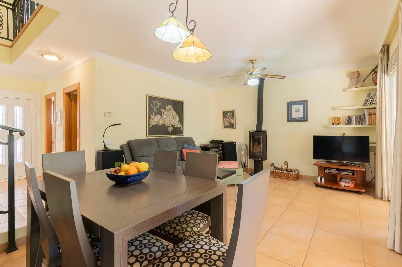 Wohnzimmer von Einfamilien-Reihenhaus zum Verkauf in Benicasim / Benicàssim mit Heizung, Privatgarten und Terrasse
