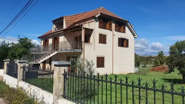 Vista exterior de Casa o xalet en venda en Ponferrada amb Calefacció, Jardí privat i Terrassa