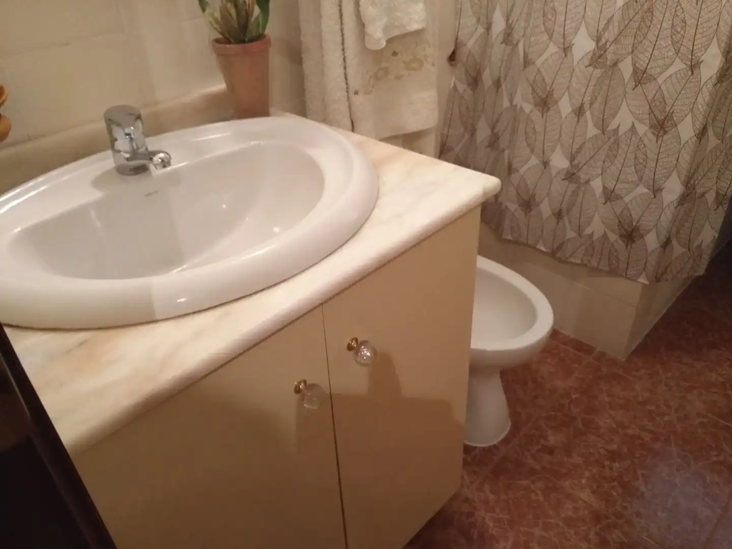 Baño de Piso para compartir en Valencia con Calefacción, Amueblado y Horno