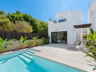Villa mit Pool zum Verkauf in Mil Palmeras