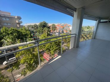 Pis amb piscina en venda a Plaça d'Europa 11