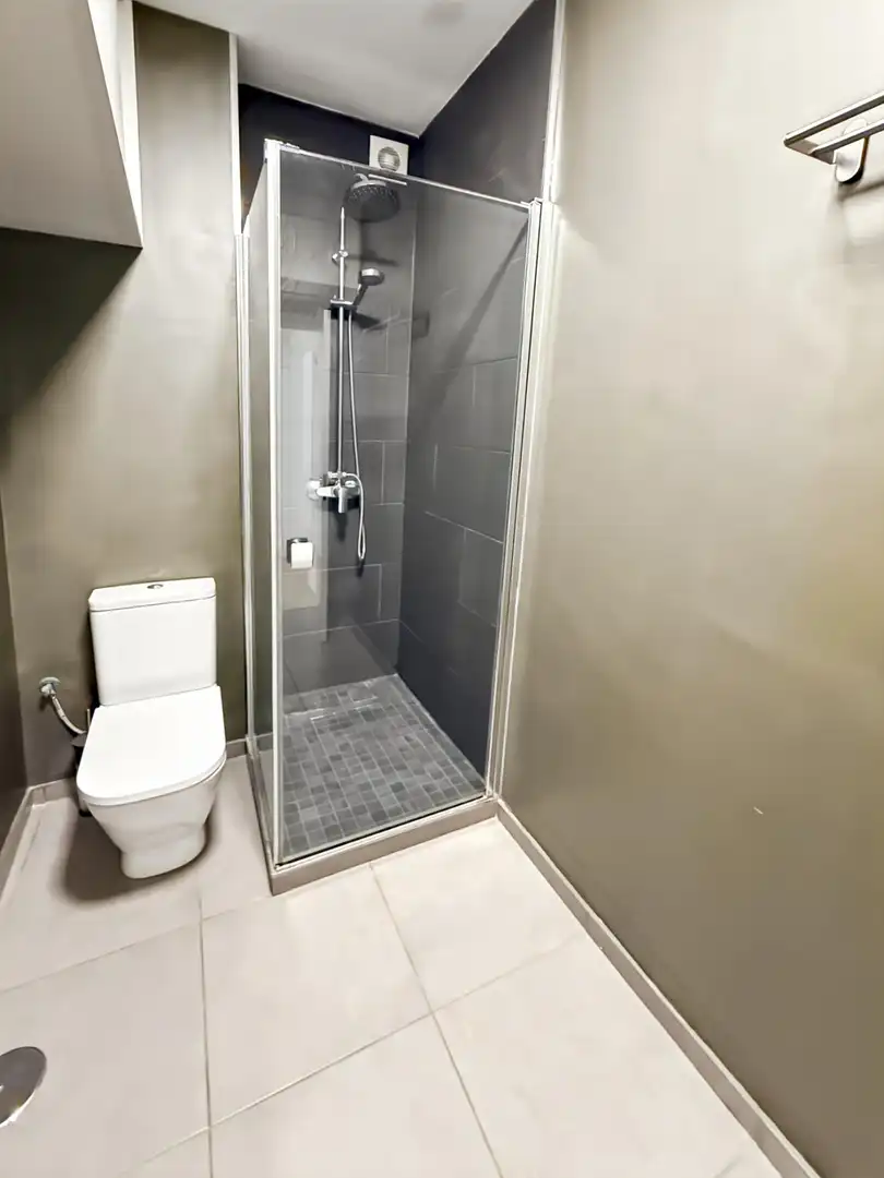 Baño de Ático de alquiler en Madrid con Aire acondicionado, Calefacción y Terraza