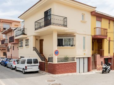 Casa a schiera con balcone in vendita a Calle HERMANOS QUINTERO