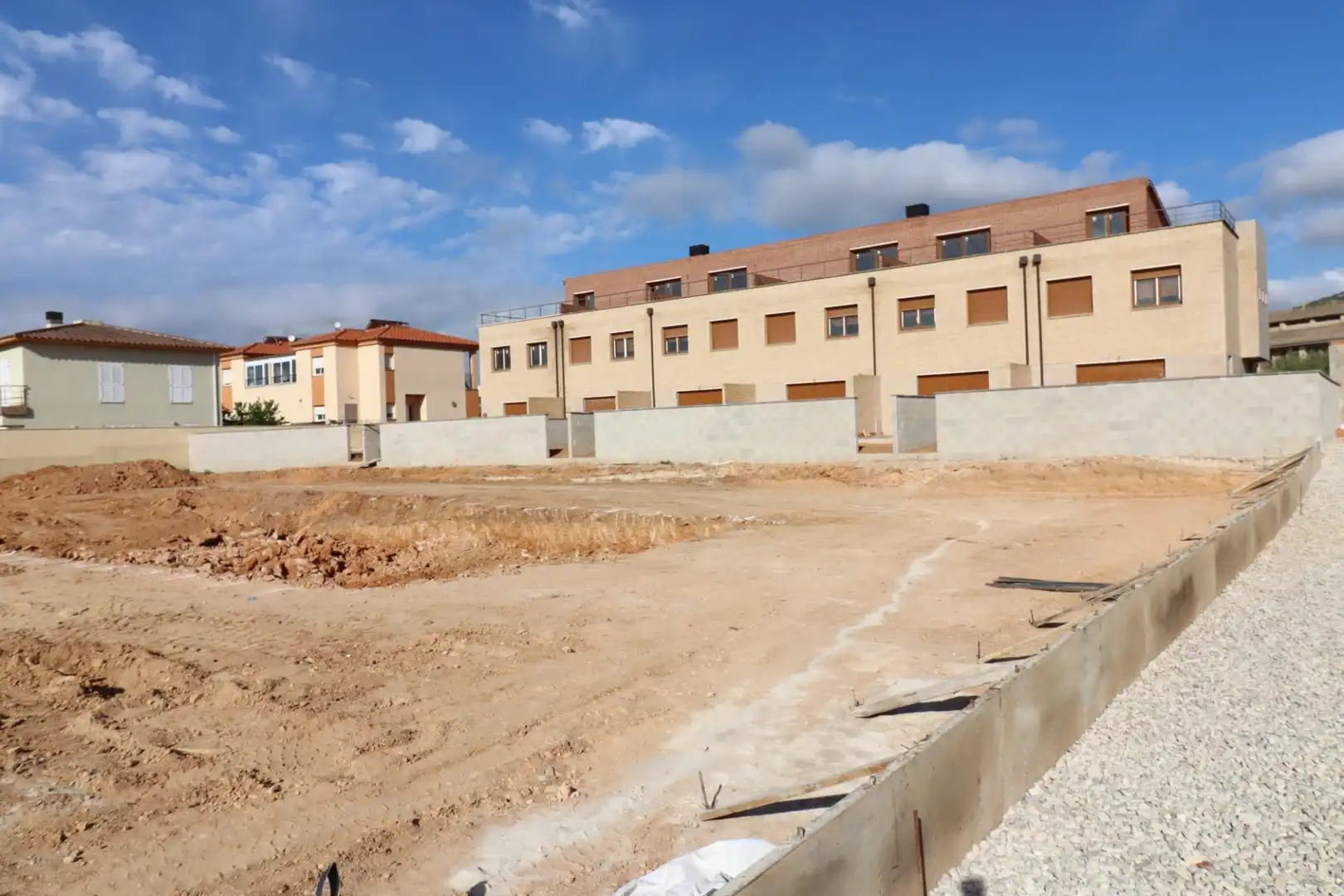 Casa adosada en venta en Calle Montserrat Roig, Ulldecona