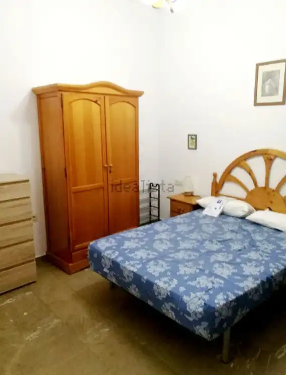Habitación de Piso de alquiler en Granada con Calefacción y Amueblado
