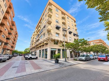 Locale commerciale in vendita a Oliva pueblo
