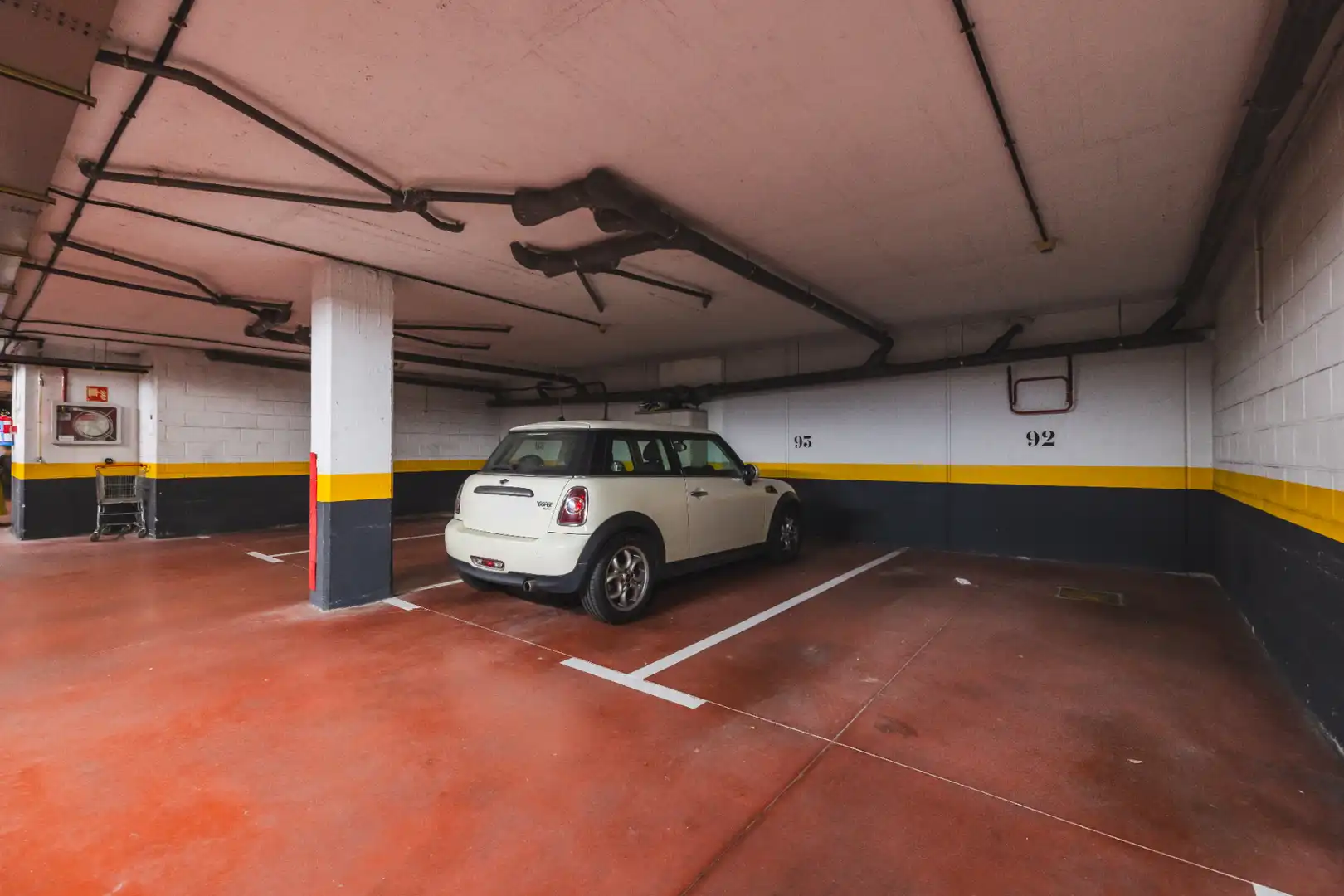 Parkplatz von Wohnung zum Verkauf in Las Rozas de Madrid mit Klimaanlage, Heizung und Gemeinschaftspool