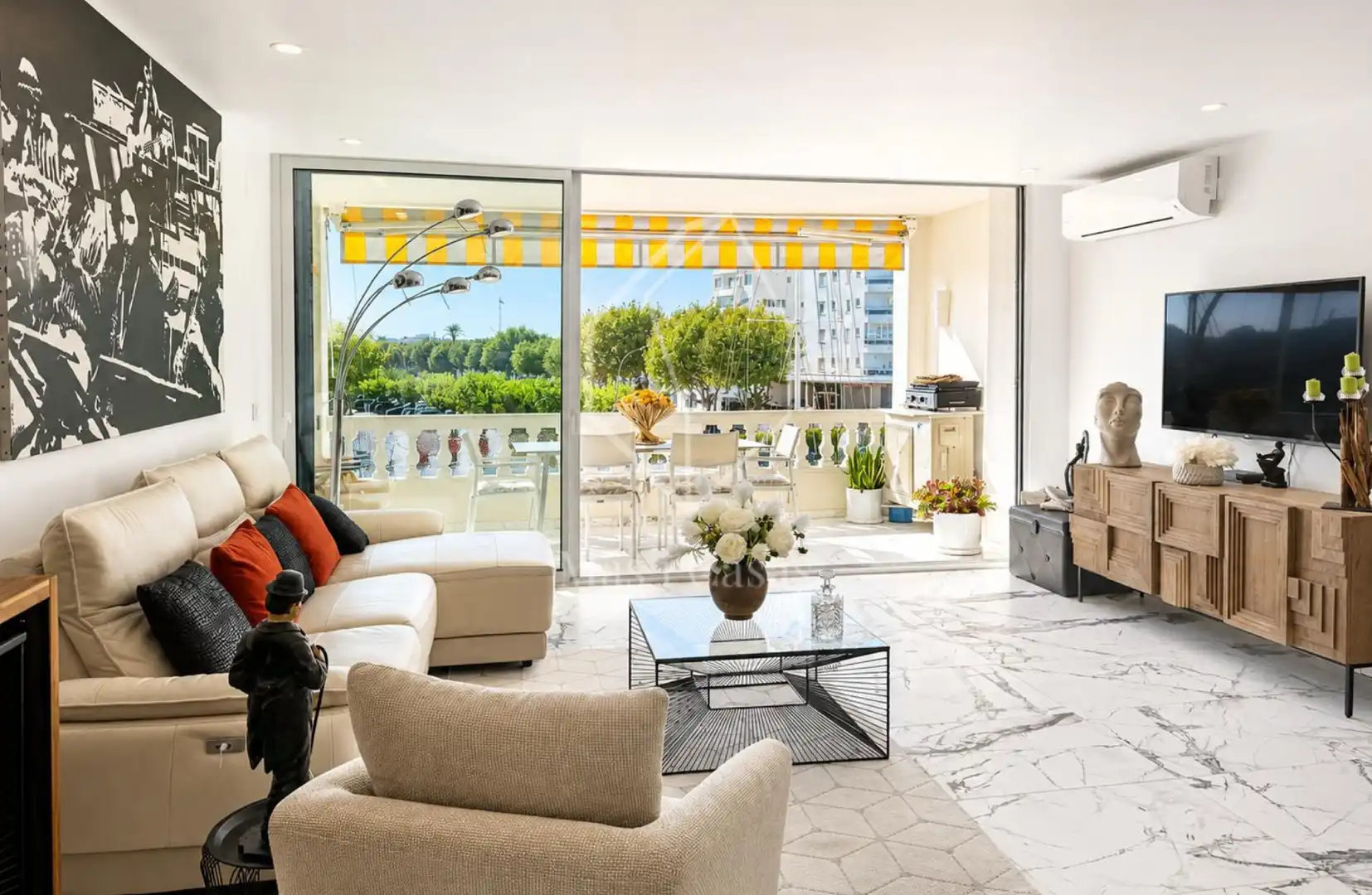 Sala d'estar de Dúplex en venda en Empuriabrava amb Aire condicionat, Calefacció i Terrassa