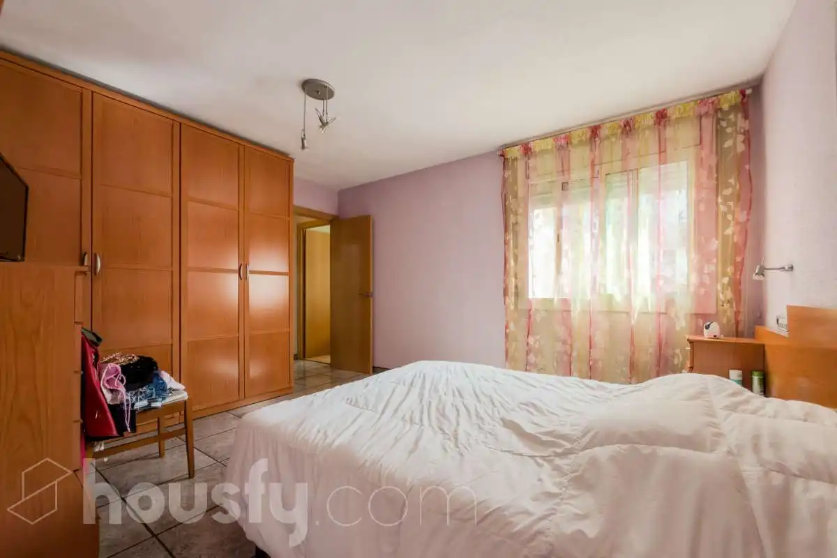 Habitación de Piso en venta en Sant Adrià de Besòs con Amueblado y Balcón