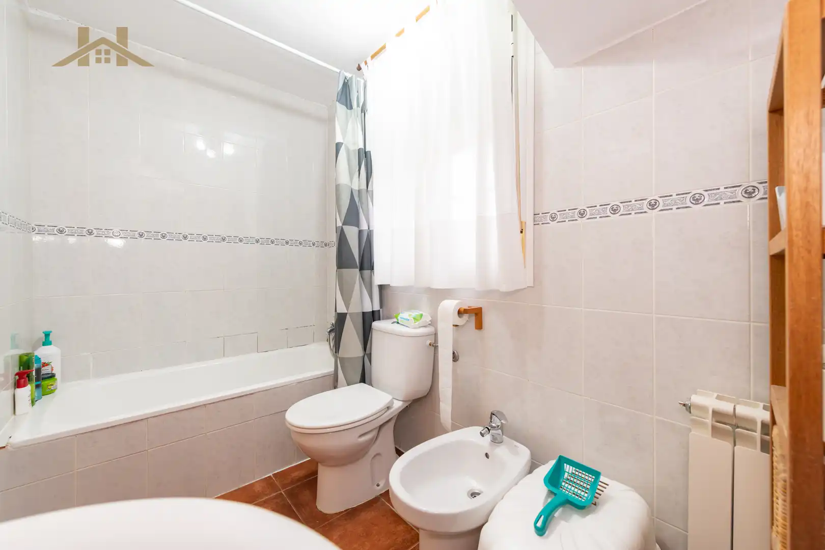 Baño de Casa adosada en venta en Miraflores de la Sierra con Trastero, Amueblado y Horno