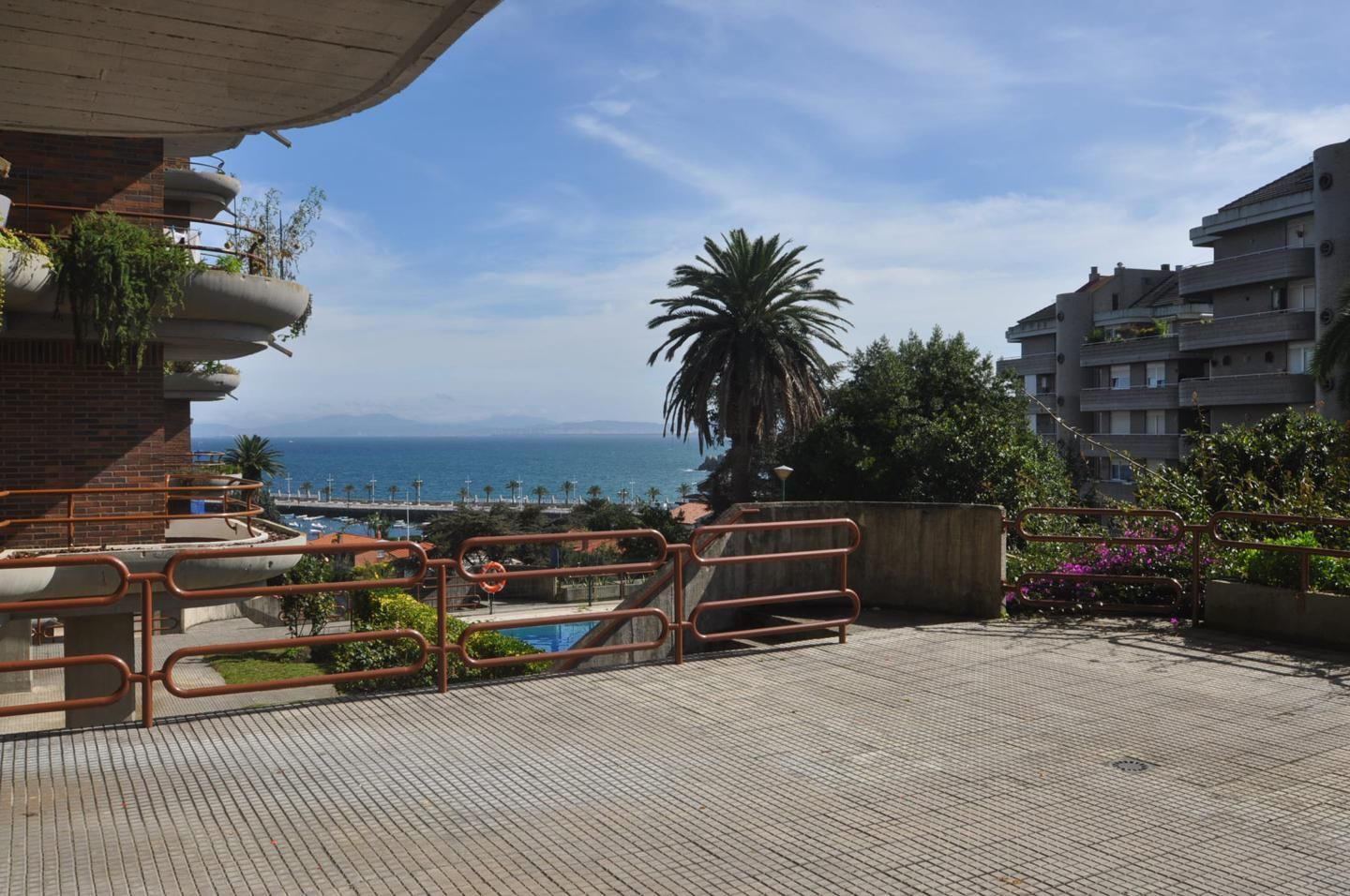 Jardí de Pis en venda en Castro-Urdiales amb Calefacció, Terrassa i Traster