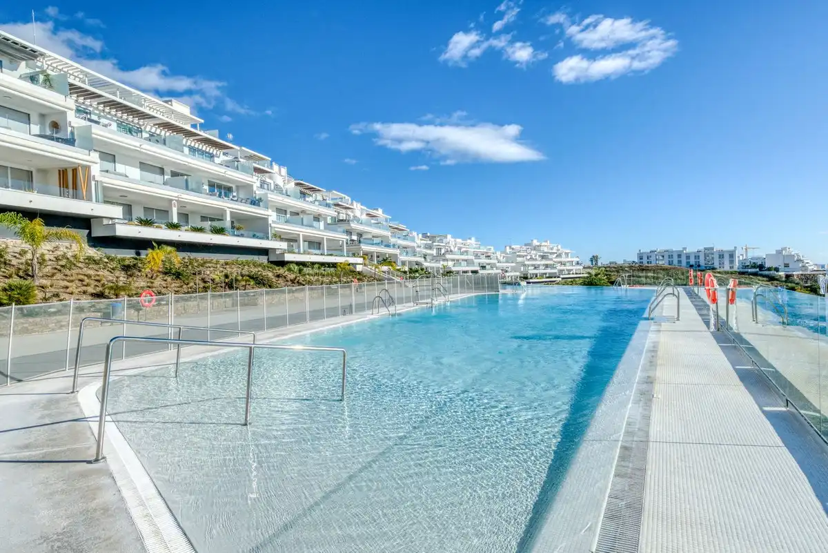 Swimming pool of Ground floor for sale in Estepona  with Air Conditioner, Terrace and Storage room