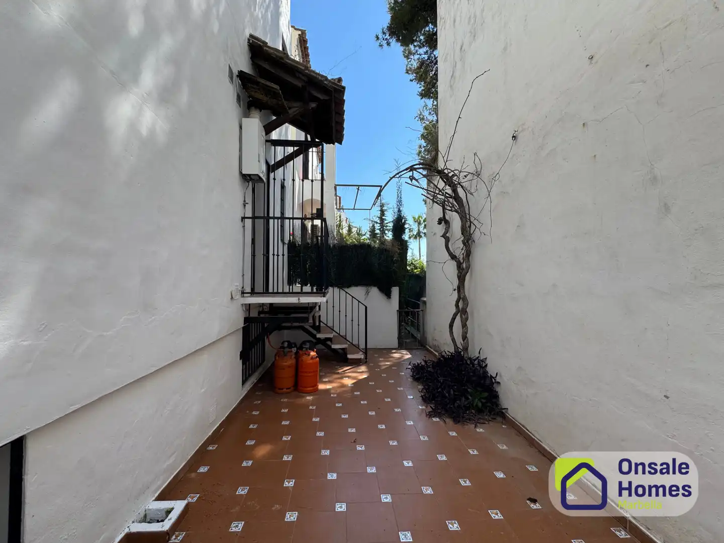 Jardín de Casa adosada en venta en Marbella con Terraza, Balcón y Alarma