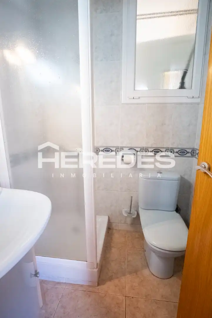 Baño de Casa o chalet en venta en Torrelles de Llobregat con Calefacción, Jardín privado y Terraza