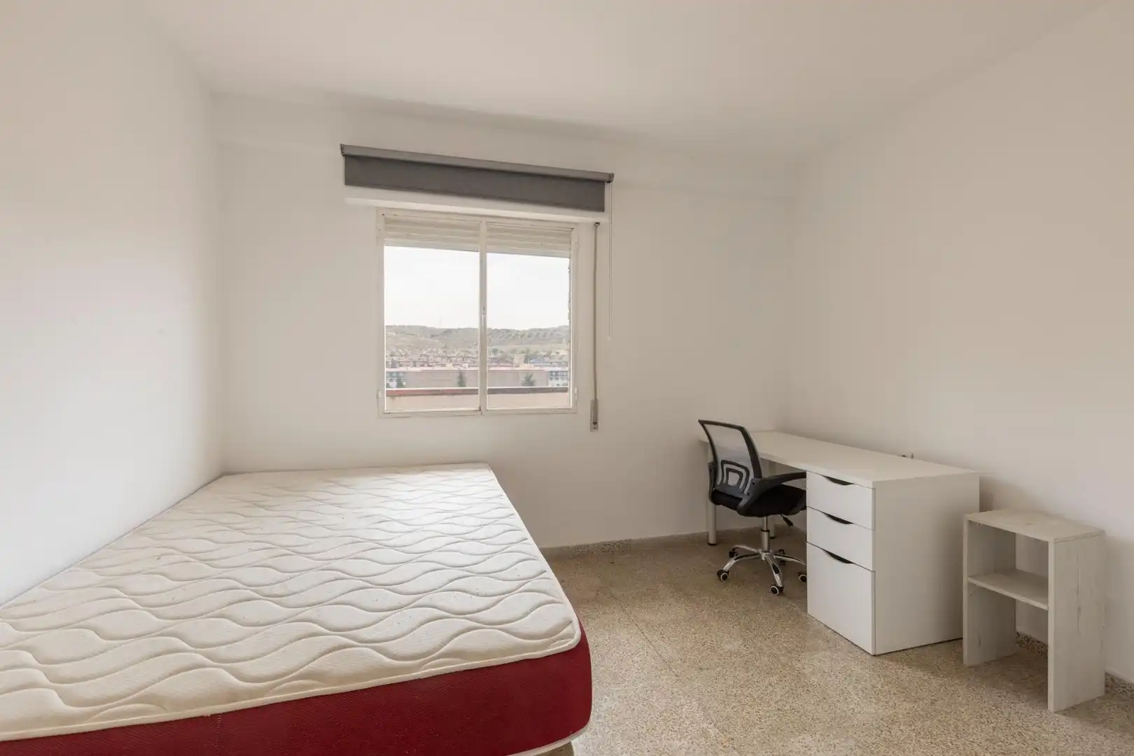 Habitación de Piso en venta en Granada con Terraza y Balcón