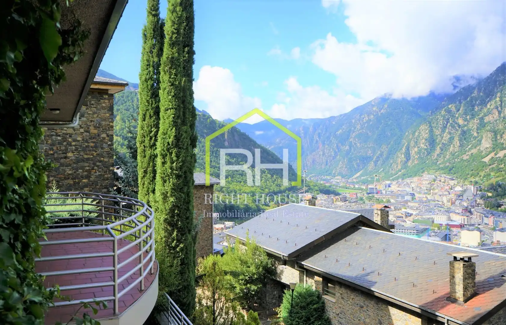 Exterior view of Houses for sale in Escaldes – Engordany  with Heating, Private garden and Parquet flooring
