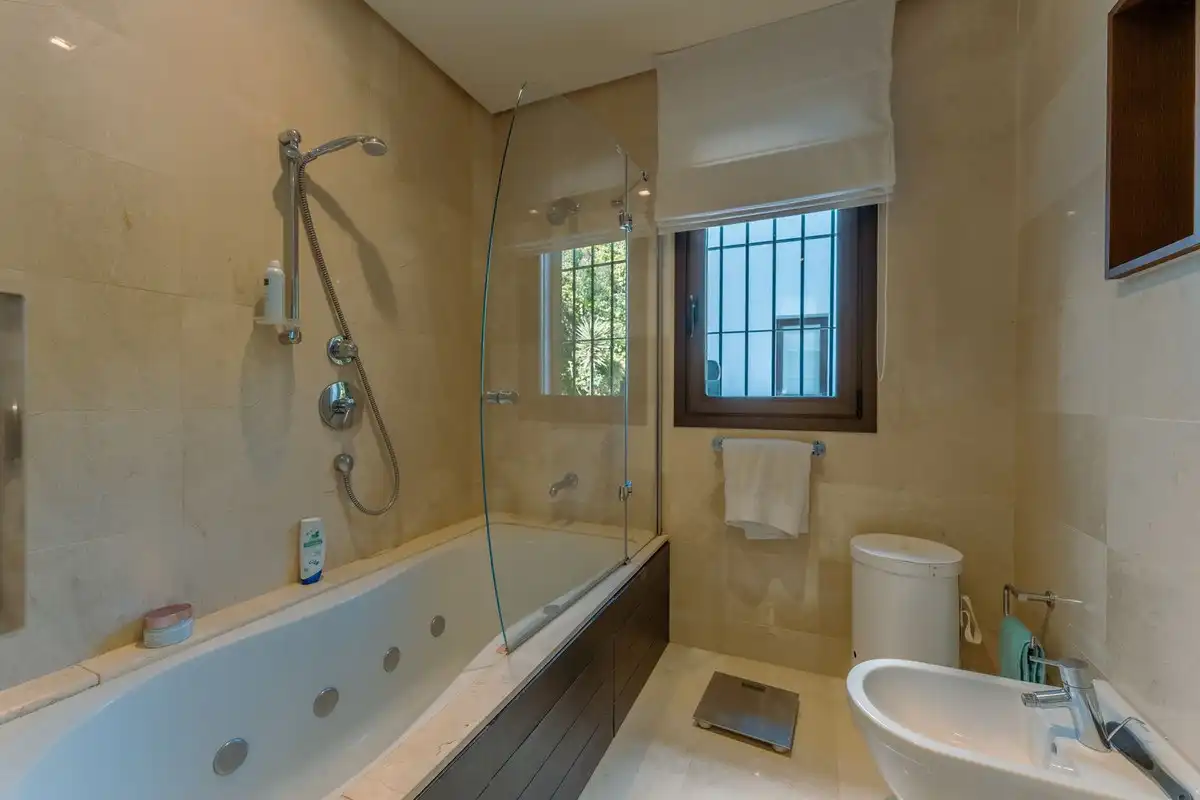 Bany de Apartament en venda en Benahavís amb Alarma