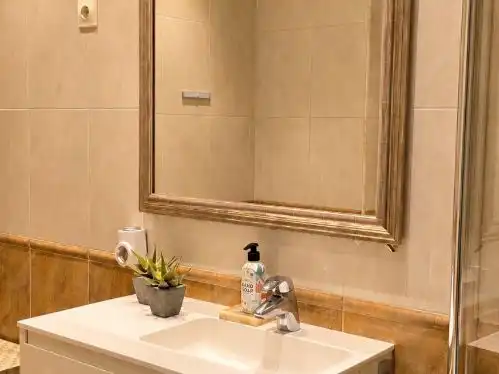 Bany de Pis en venda en Basauri  amb Balcó