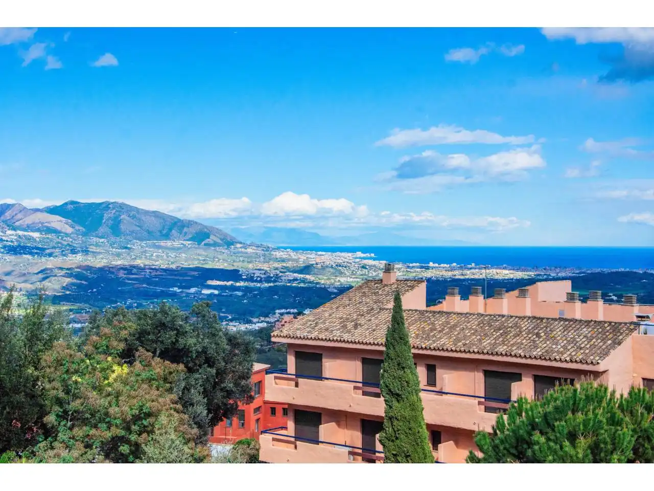 Vista exterior de Apartament en venda en Marbella amb Aire condicionat, Calefacció i Terrassa