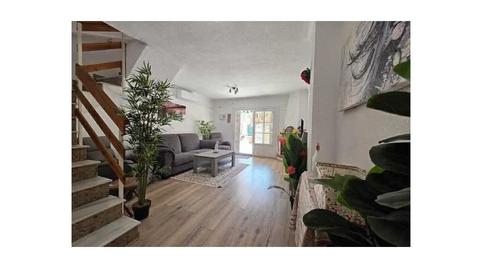 Foto 2 de Casa adosada en venda a Calle Doctor Waksman, 55, Zona los Frutales, Torrevieja