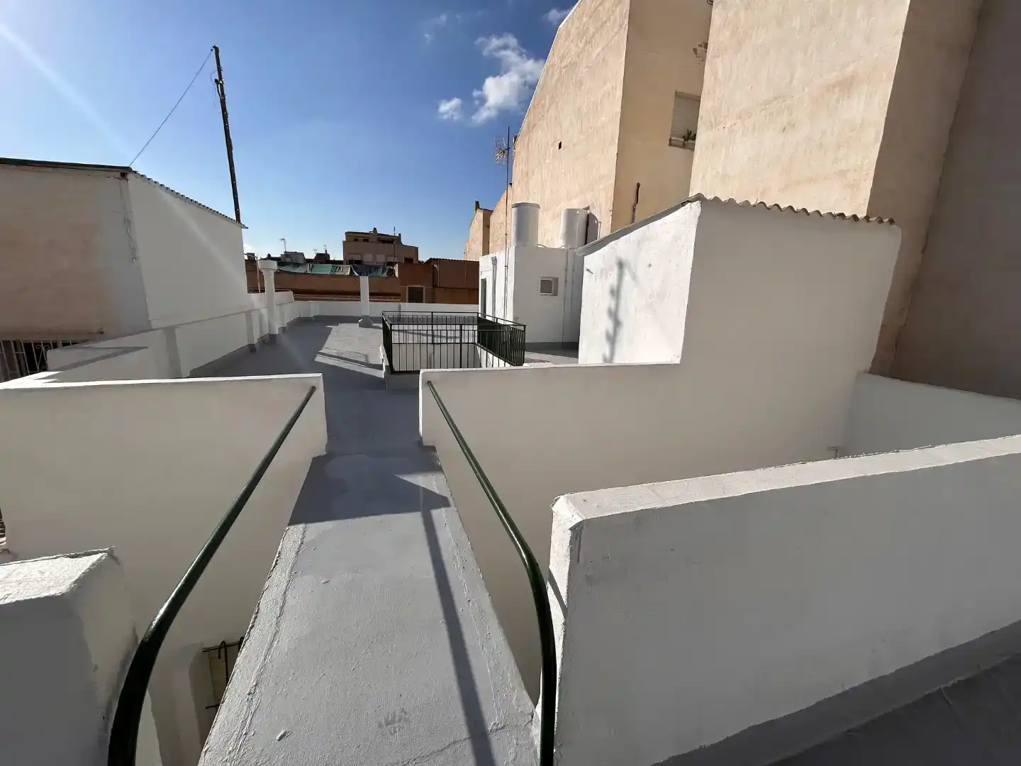 Vista exterior de Casa adosada en venda en Murcia amb Jardí privat, Traster i Balcó
