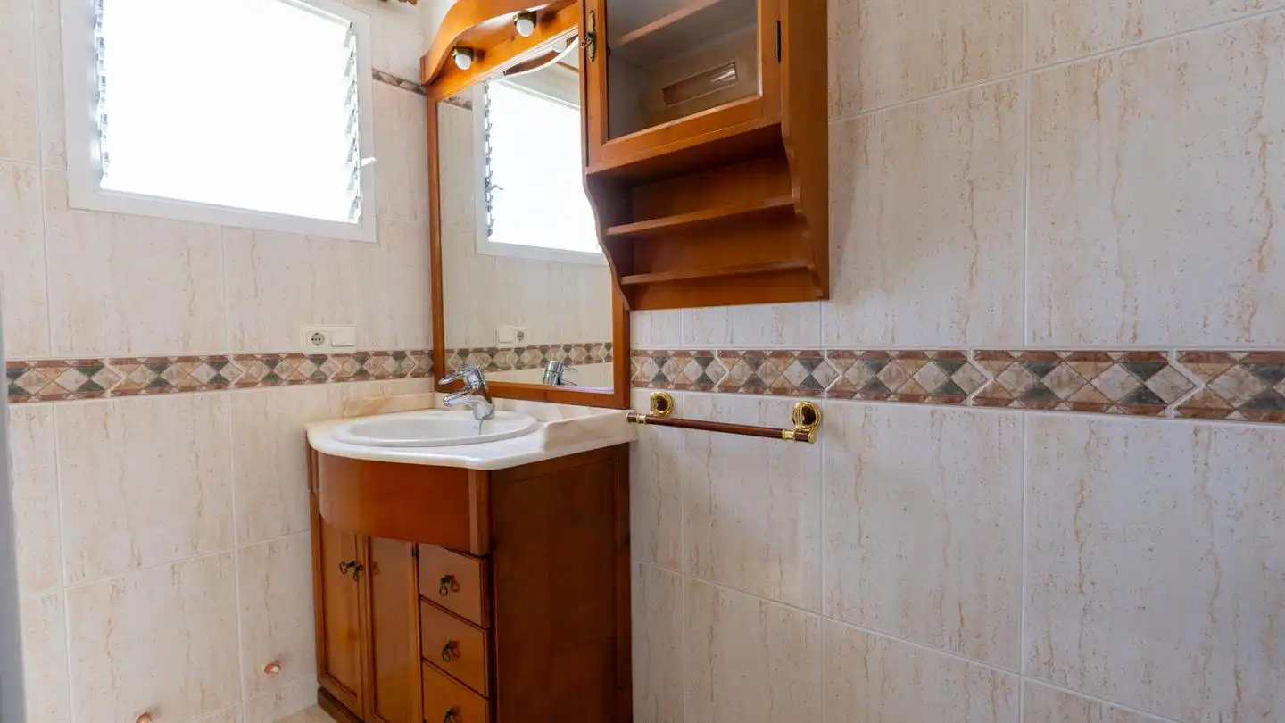 Bany de Casa o xalet en venda en Elche / Elx amb Aire condicionat, Jardí privat i Terrassa