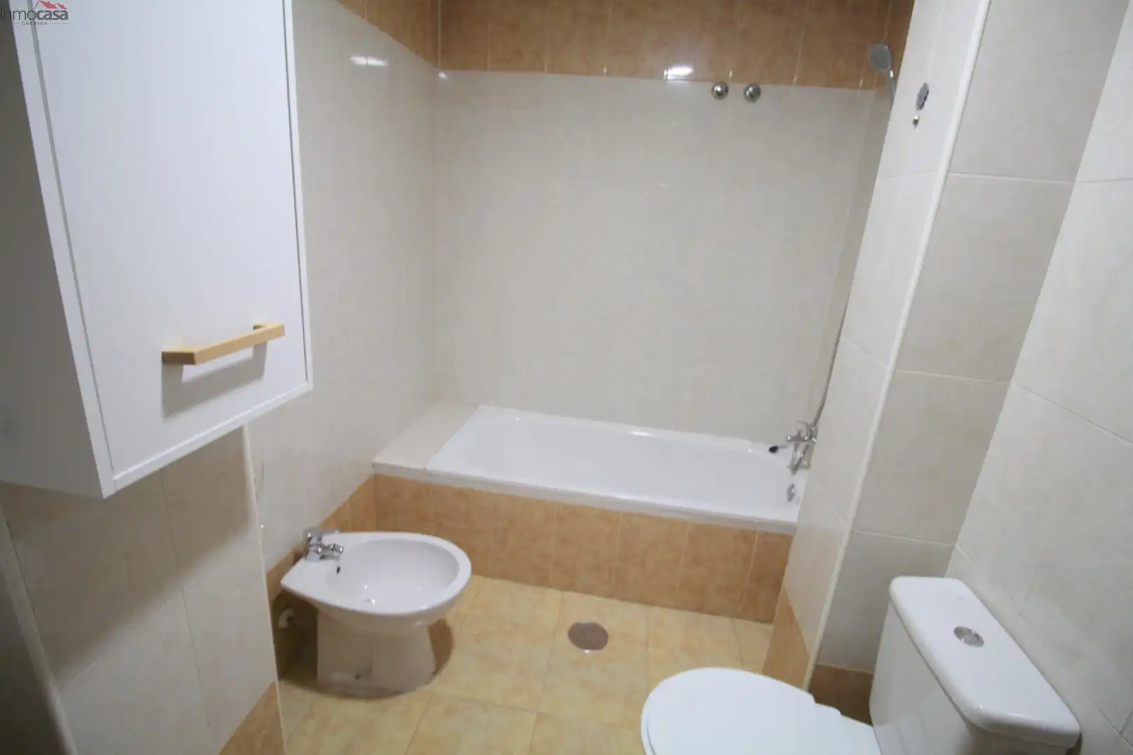 Bathroom of Flat for rent in Armilla