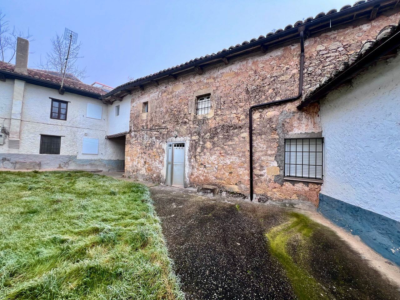 Vista exterior de Casa o xalet en venda en Prádanos de Ojeda amb Jardí privat, Moblat i Forn