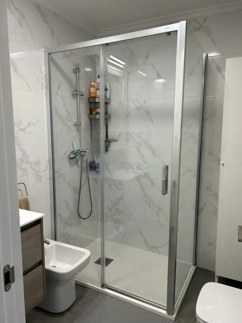Badezimmer von Wohnung zum Verkauf in Reocín mit Heizung und Terrasse
