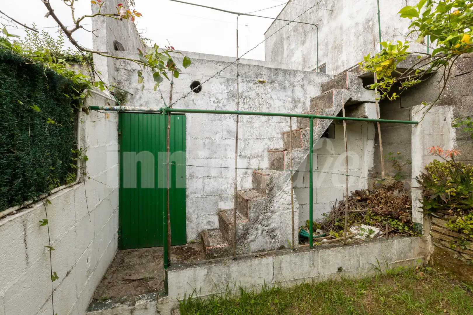 Außenansicht von Wohnung zum Verkauf in Sanxenxo mit Privatgarten, Terrasse und Möbliert