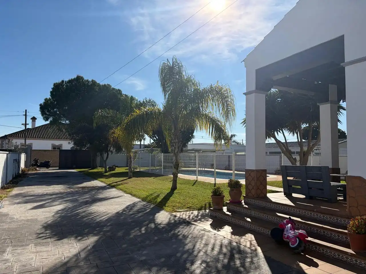 Vista exterior de Casa o chalet en venta en Chipiona con Aire acondicionado, Jardín privado y Piscina