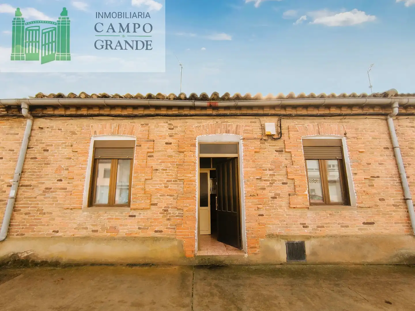 Vista exterior de Casa o chalet en venta en Venta de Baños con Jardín privado, Terraza y Trastero