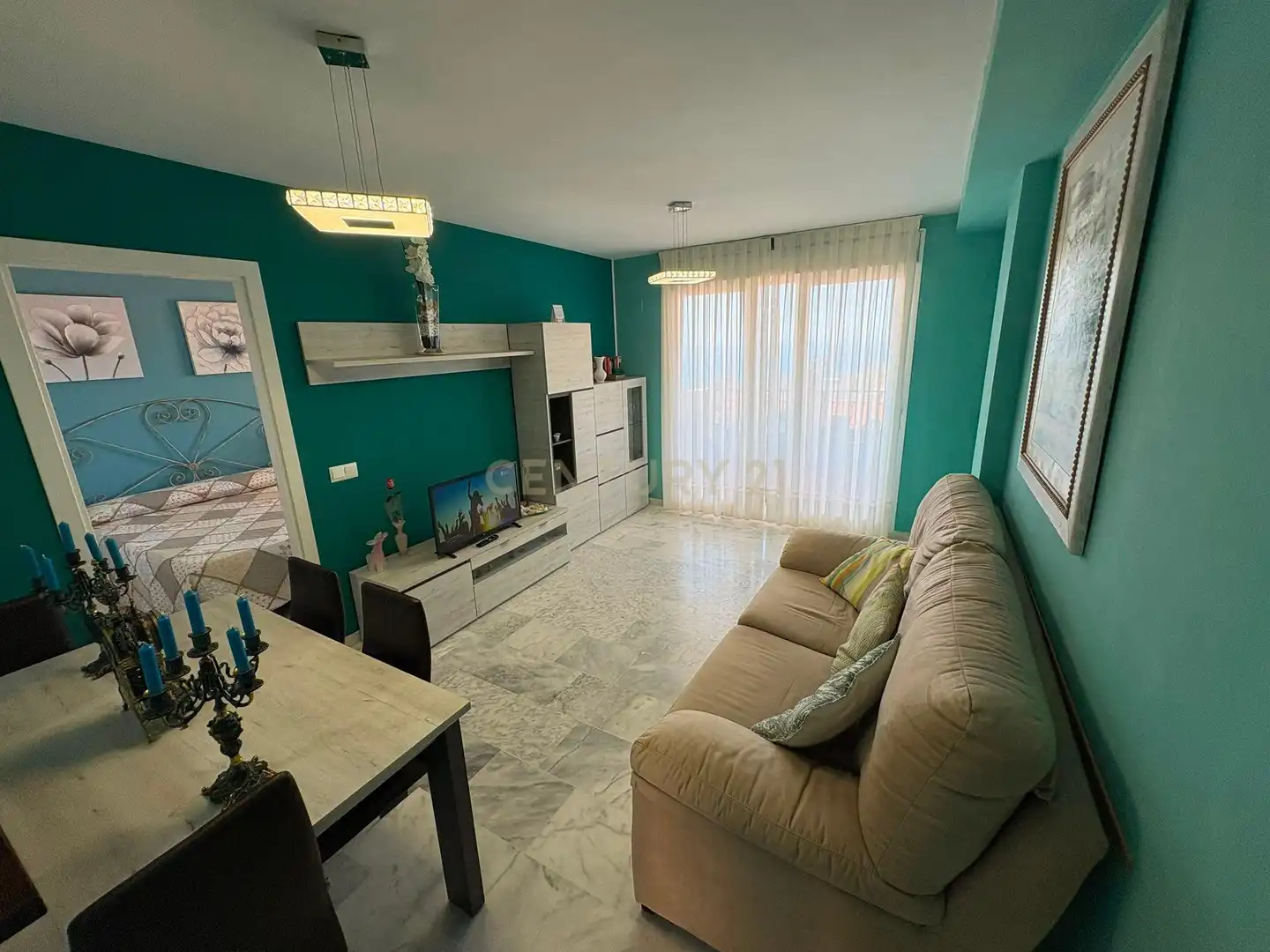 Sala de estar de Apartamento de alquiler en Benalmádena con Horno y Piscina comunitaria
