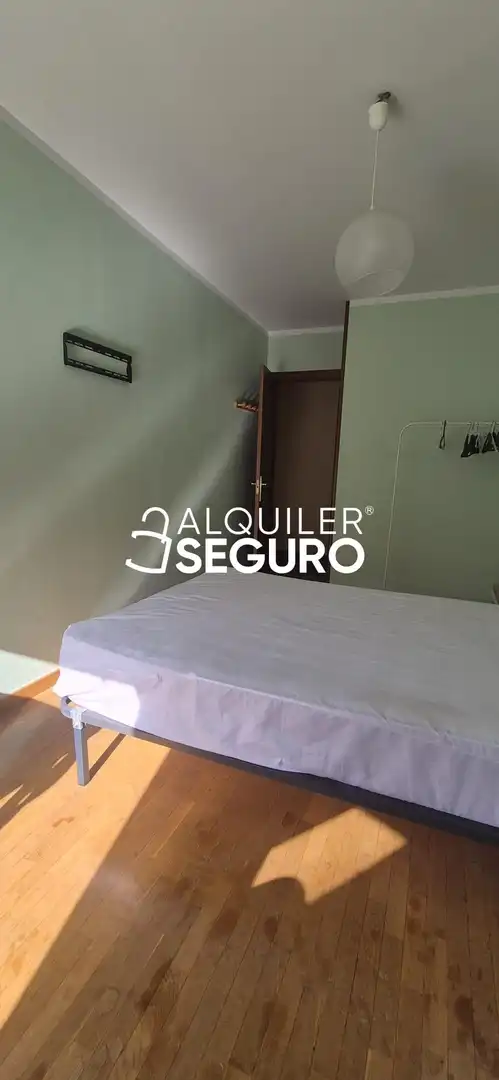 Habitación de Loft de alquiler en Oviedo  con Calefacción y Amueblado