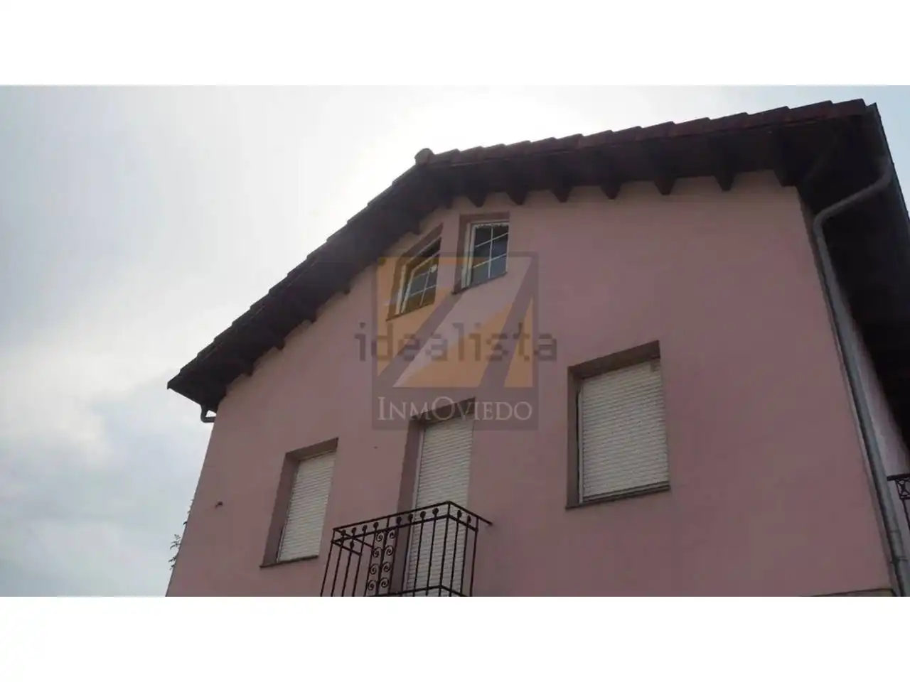 Vista exterior de Casa o xalet en venda en Oviedo  amb Terrassa