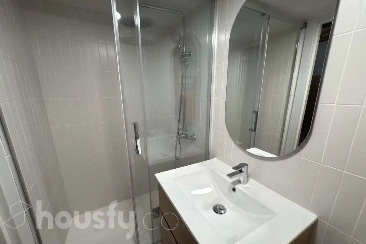 Baño de Estudio de alquiler en Madrid con Amueblado