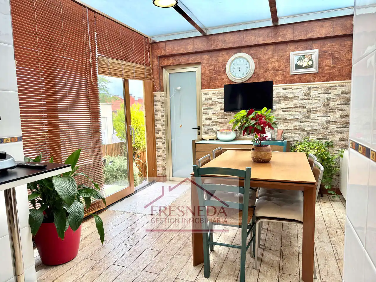 Cuina de Casa adosada en venda en Siero amb Calefacció, Jardí privat i Parquet