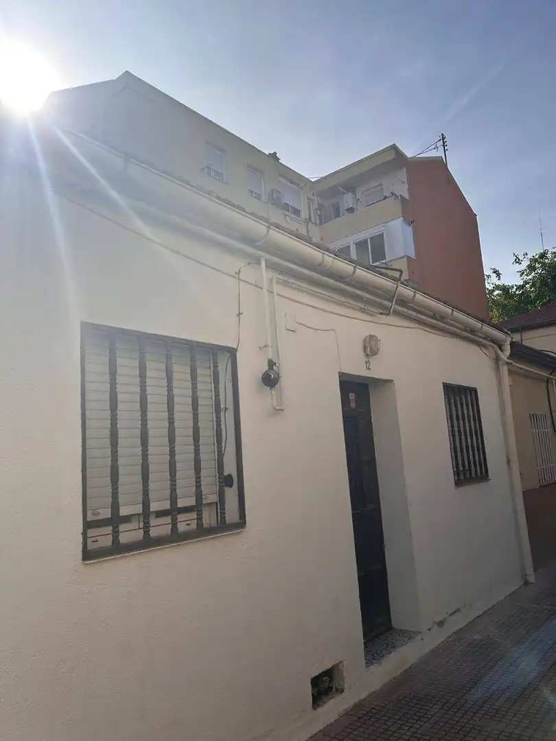 Vista exterior de Casa adosada en venta en Madrid con Calefacción y Amueblado