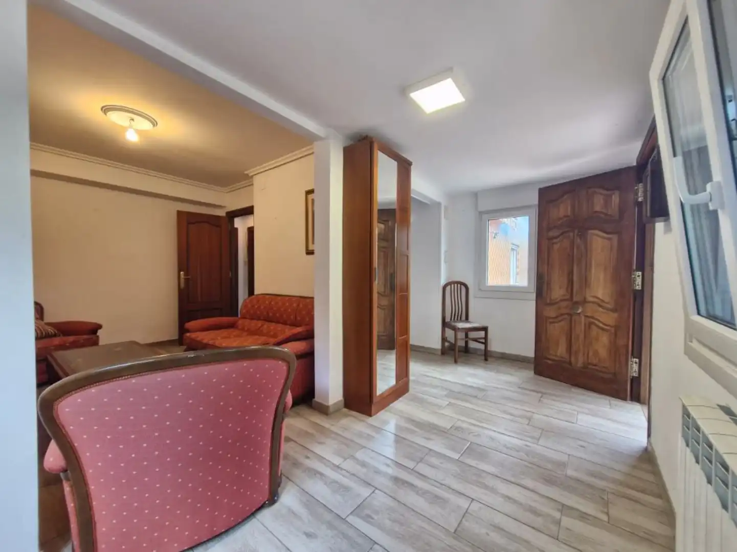 Sala d'estar de Casa o xalet en venda en Los Corrales de Buelna  amb Calefacció, Jardí privat i Terrassa